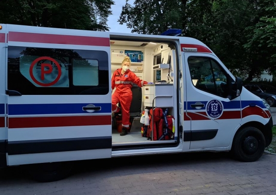 DALSZE ZMAGANIA Z PANDEMIĄ - ROK 2021 W KRAKOWSKIM POGOTOWIU
