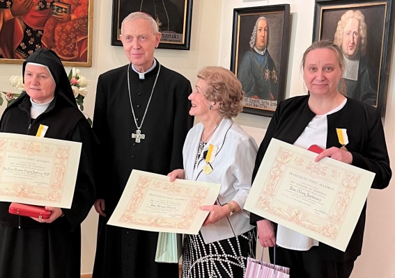 ODZNACZENIE OD PAPIEŻA FRANCISZKA