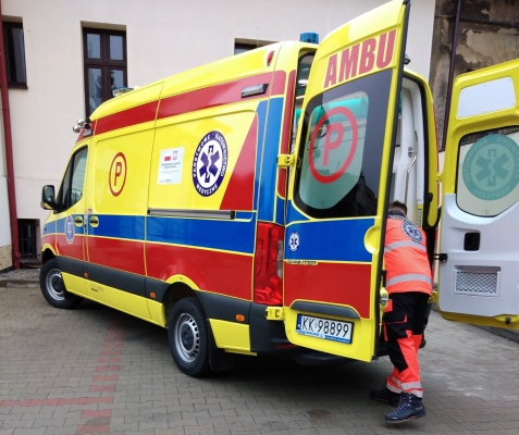KRZESZOWICE Z NOWĄ KARETKĄ