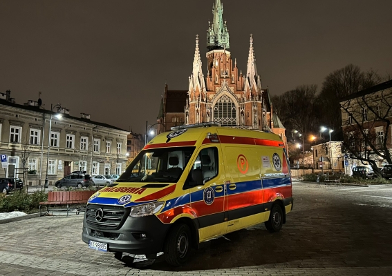 NOWY AMBULANS W RYNKU PODGÓRSKIM